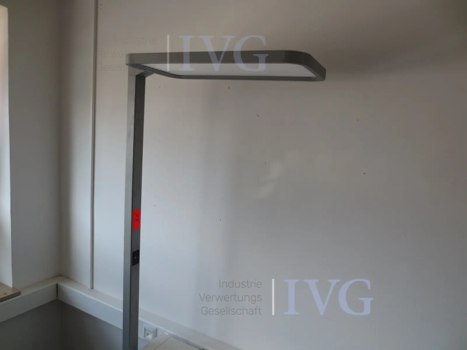 LED-Büro-Stehleuchten EMSLICHT